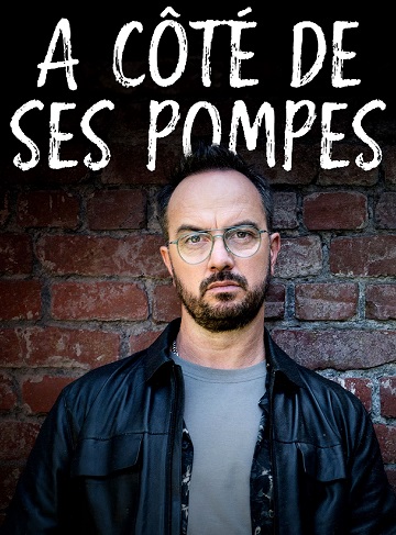 À côté de ses pompes